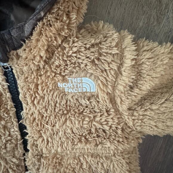 The North Face Reversible Mt Chimbo Full Zip Hooded Insulated Jacket in Camo - Picture 8 of 9